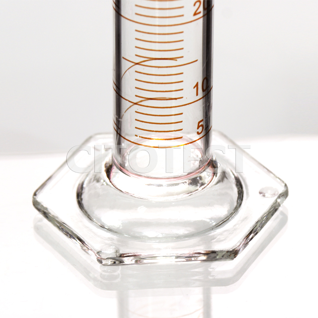 glass graduated cylinder